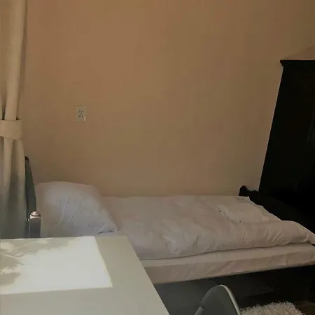 Apartament Dobry Najem 13 *