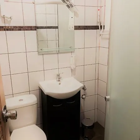 Apartament Dobry Najem 13 *
